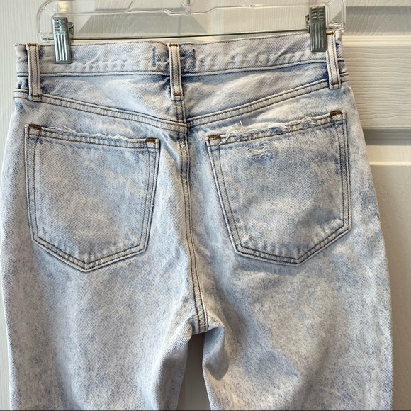 Abercrombie & Fitch High Rise Mom Jean Distressed Acid Wash size 28 / 6 - Picture 10 of 10